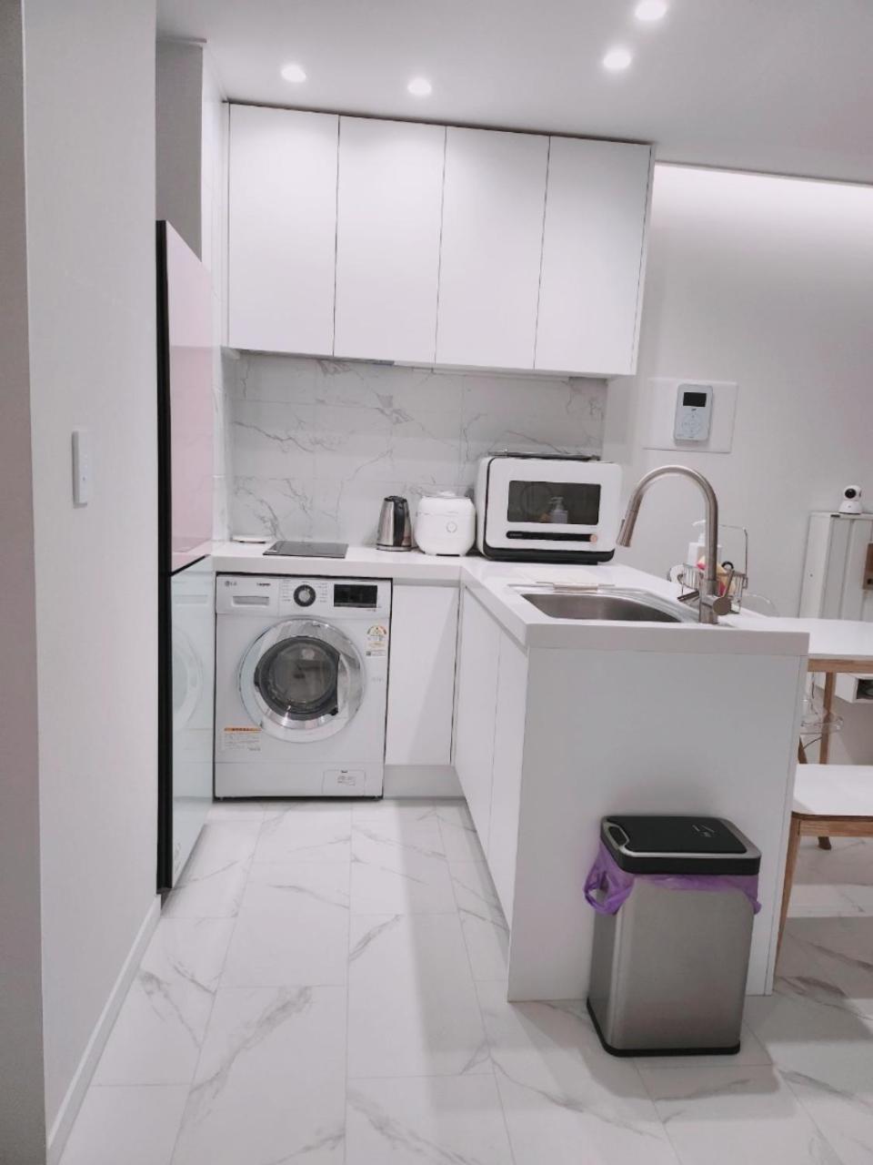Apartment 5 Seconds To Dongmyo Station