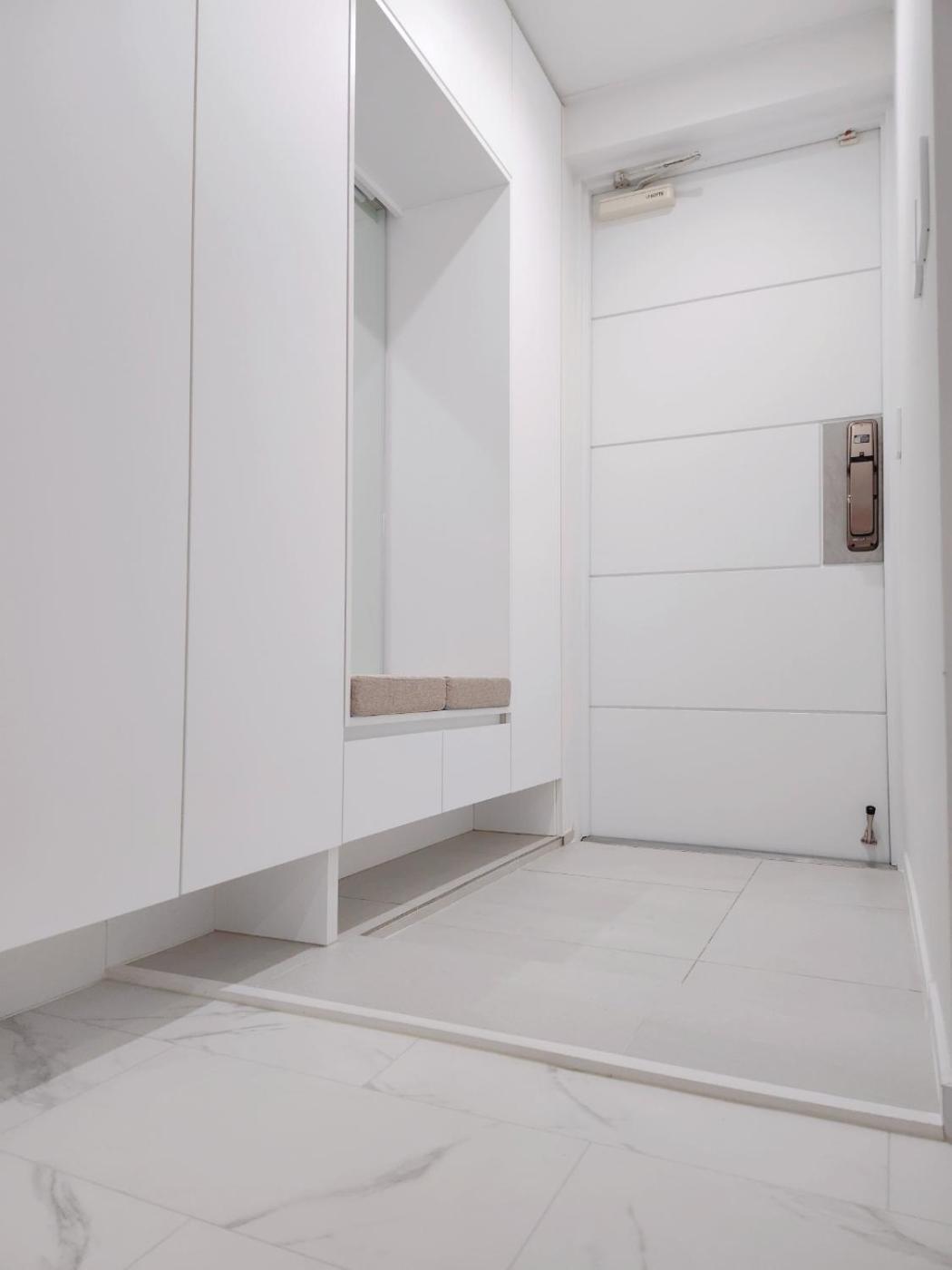 5 Seconds To Dongmyo Station Apartment
